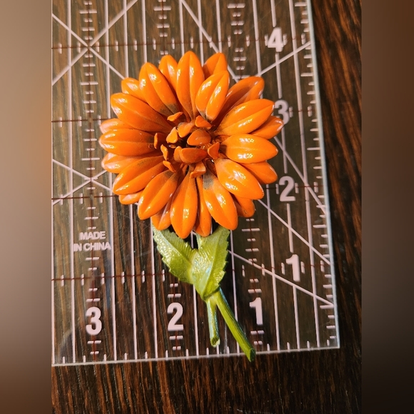 Vintage Orange Enamel Flower Pin Brooch EUC $18 - Picture 3 of 3